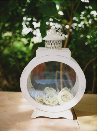 extremely_lovely_wedding_porthole_lantern